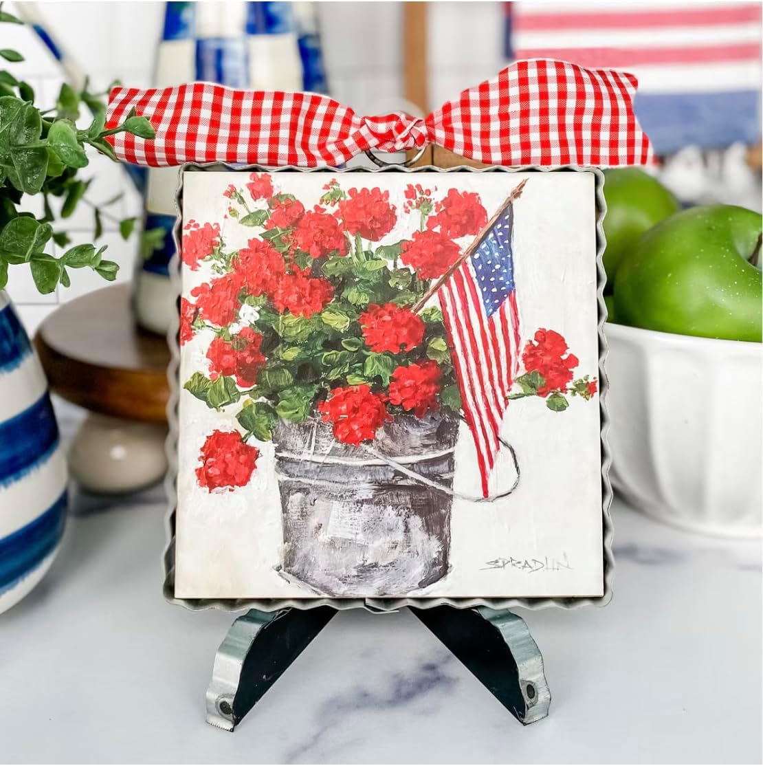 The Round Top Mini Easel - BlackGalvanized Metal