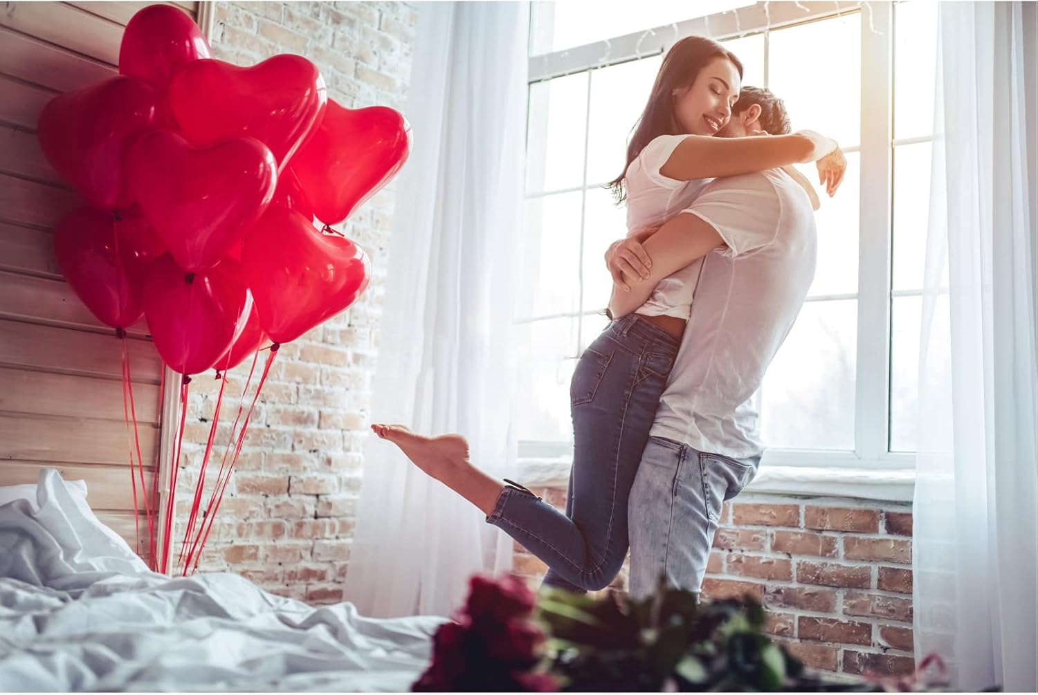 Rainmae Valentine Balloons Kit with 1000 Silk Rose Petals