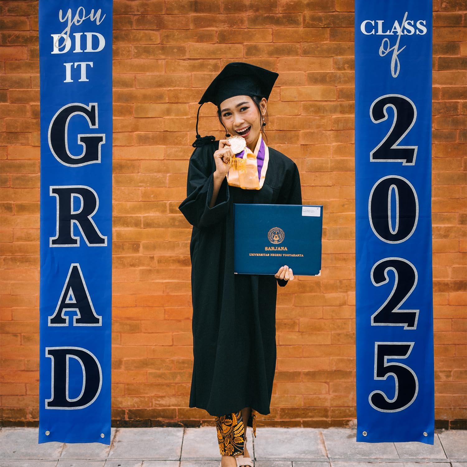 Class of 2025 Graduation Banner Black Gold 1